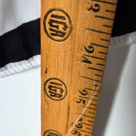 EUC NINE WEST CAP SLEEVES PRINTED TOP SIZE LARGE - Picture 15 of 15